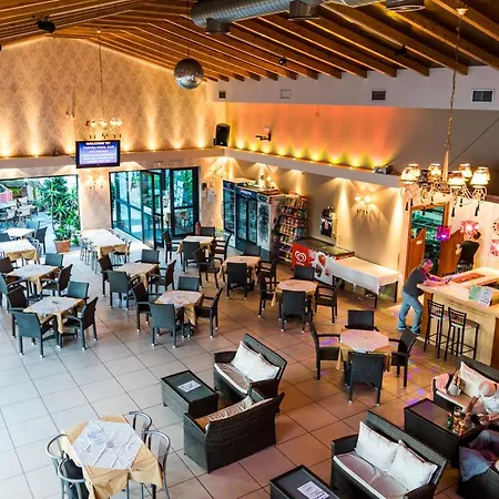 Costas 2* Kalamákion