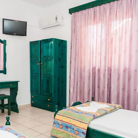 Costas 2* Kalamákion