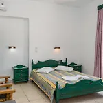 Costas Hotel 2*